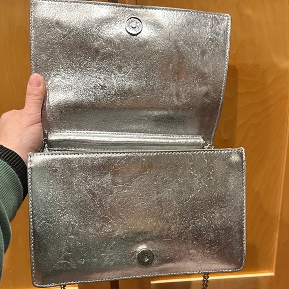 Alexander McQueen silver leather clutch bag with a chain strap-COA included - Picture 6 of 15